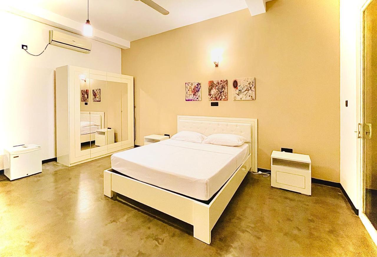 Blue Fox Hikkaduwa Hotel Ngoại thất bức ảnh
